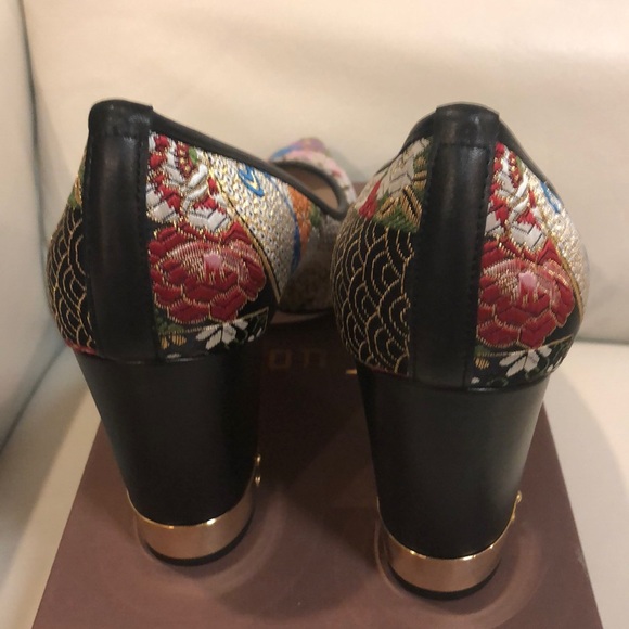 Shoes - Picture 5 of 5